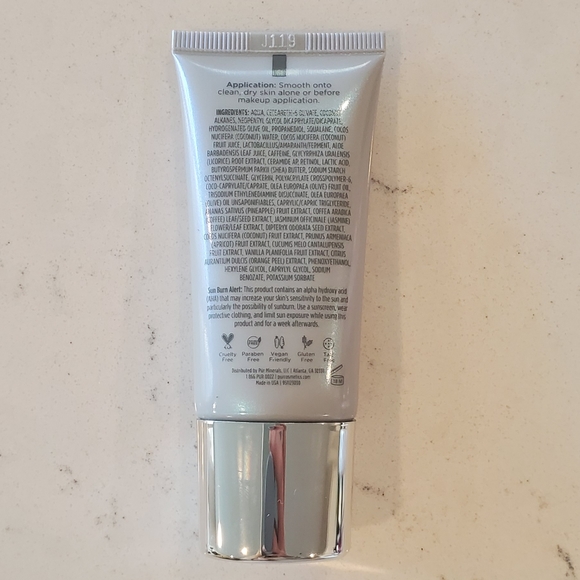 NEW Pur 4-in-1 Correcting Primer - Picture 3 of 3